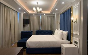 Claret Inn & Suite